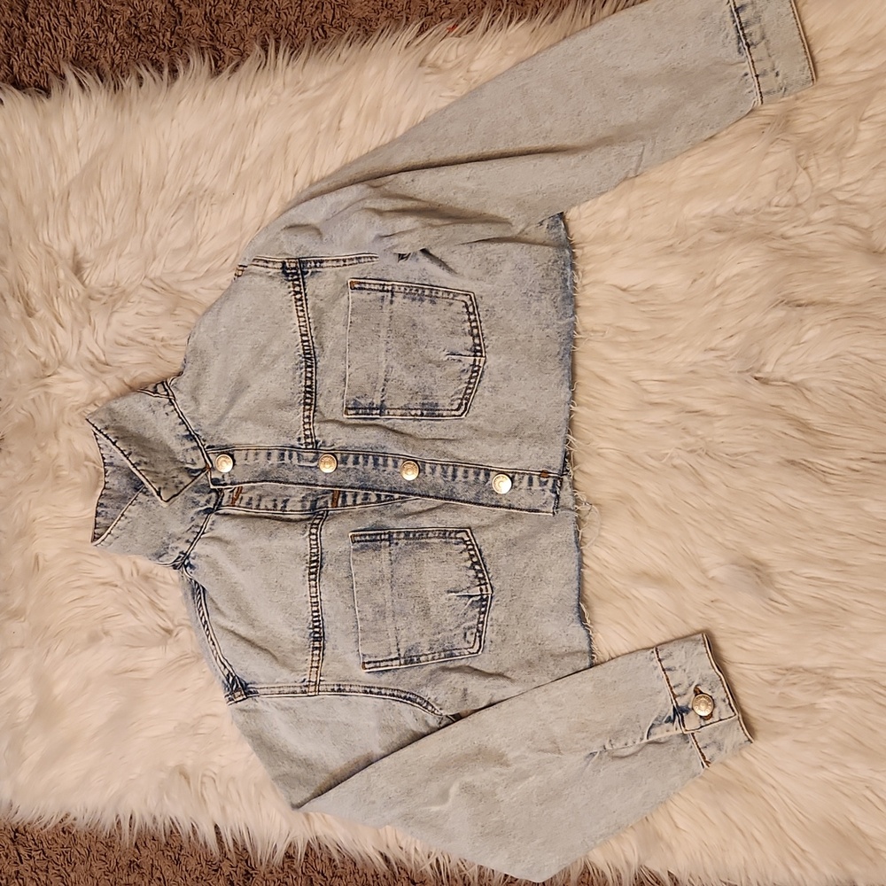 ZARA CROPPED DENIM JACKET SIZE MEDIUM